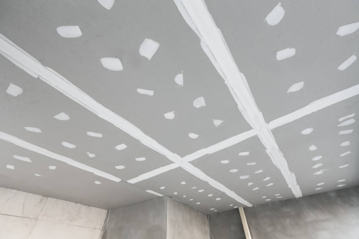 Comment poser du placo au plafond ?